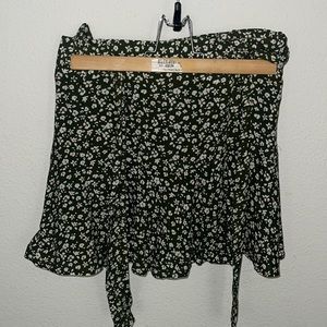 Skort- olive green skirt with dainty daisy print from Zara